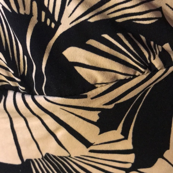 Creative Design Works Top with Necklace attached - Picture 4 of 7